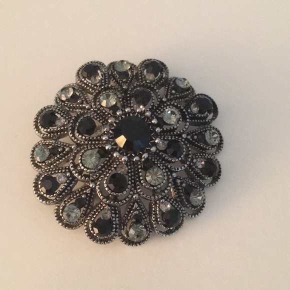 Fashion statement brooch pin Fashion statement brooch pin